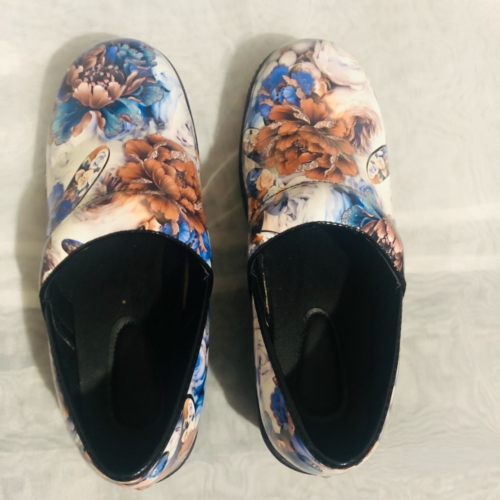 Savvy Comfortable Nursing Shoes